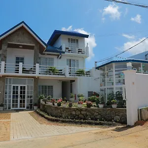 https://blue-meadows.kandyhotelsnow.com